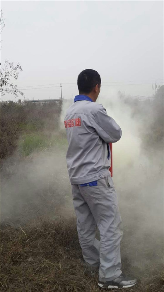 沐鸣2同事学习灭火器使用方法