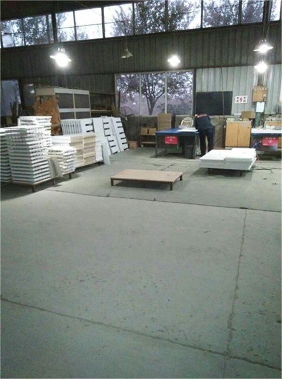 南京赢咖8家具生产车间