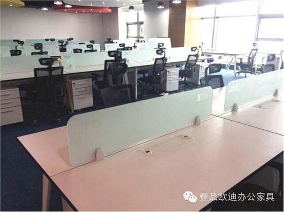 【央视新闻客户端】京东JD让老百姓放心网购，赢咖8让京东JD绿色办公