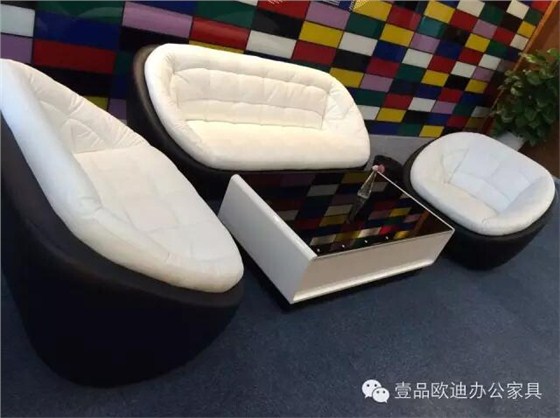 【央视新闻客户端】京东JD让老百姓放心网购，赢咖8让京东JD绿色办公