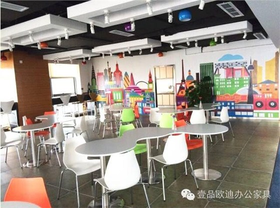 【央视新闻客户端】京东JD让老百姓放心网购，赢咖8让京东JD绿色办公