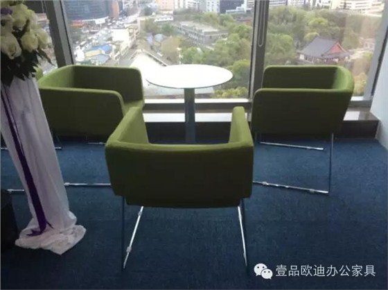 【央视新闻客户端】京东JD让老百姓放心网购，赢咖8让京东JD绿色办公
