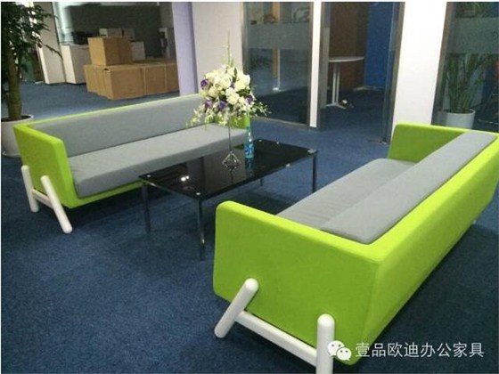 【央视新闻客户端】京东JD让老百姓放心网购，赢咖8让京东JD绿色办公