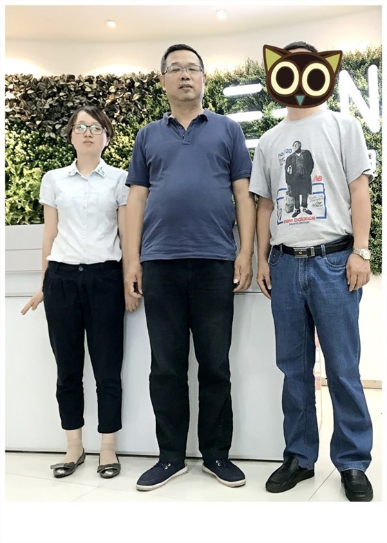 沐鸣2网络部与客户合影