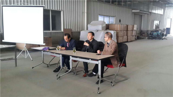 崇州江源镇相关领导为南京赢咖8家具有限公司季度安全生产培训