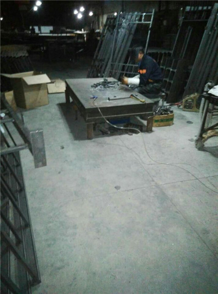 现代办公家具赢咖8生产车间