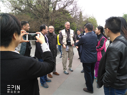 来南京进行文化交流的意大利来宾来到都江堰-沐鸣2摄