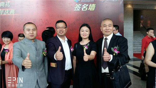 沐鸣2董事长张晓帆出席&ldquo;中国十大牛商&rdquo;颁奖典礼