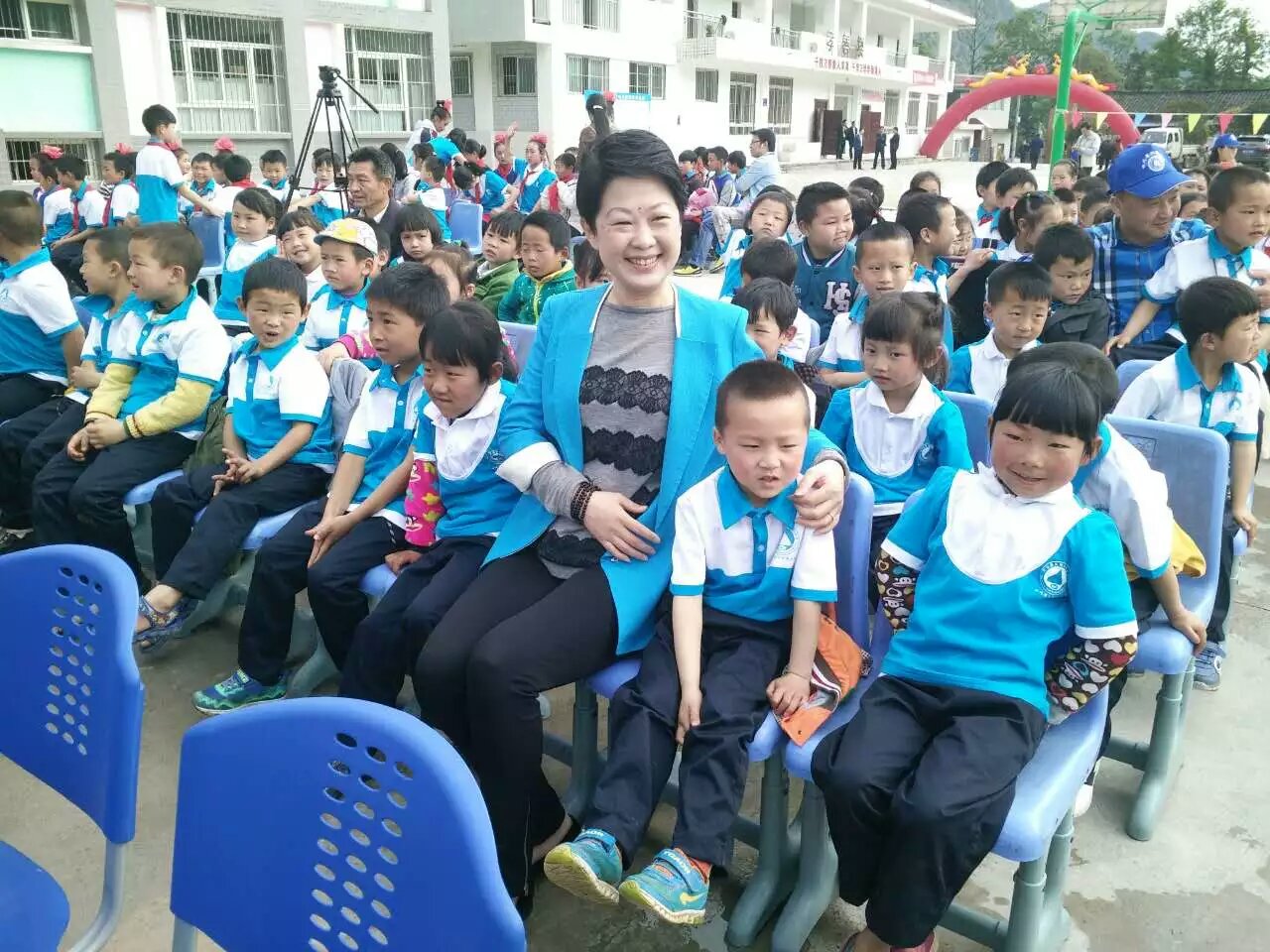 “灾后重建 精准扶贫 春暖童心”-沐鸣2在行动！